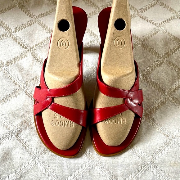 White MT red heel sandal, like new, size 9 - Picture 2 of 10